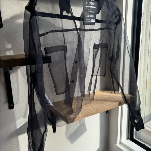 Quzu Sheet Black Button-up Crop - Picture 4 of 6